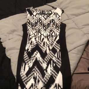 Blank and white dress. Size 6. Zip up dress